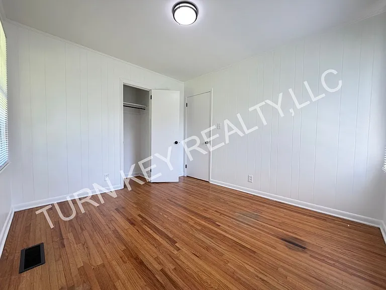 1708 Rogina St — Photo 11