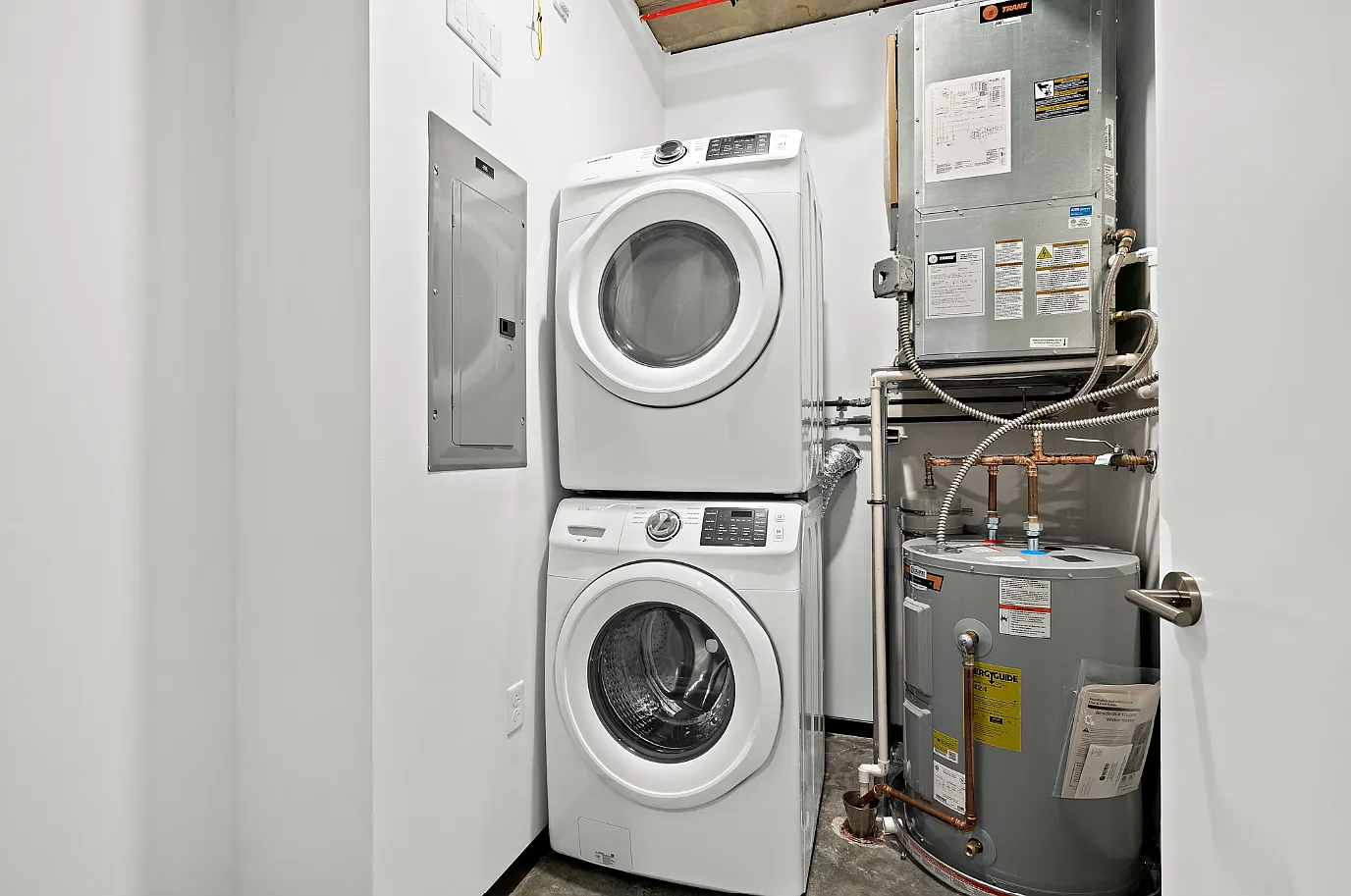 Studio, 570 sqft, $1,246 — Photo 2
