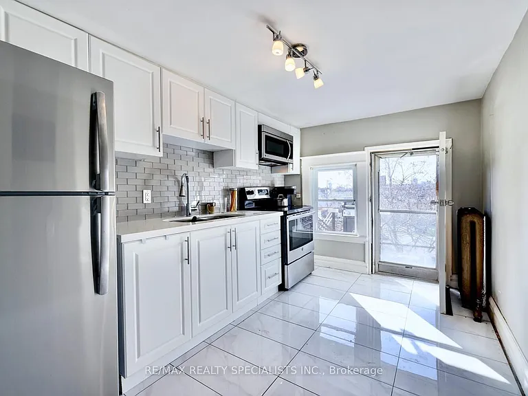 118 Fairholt Rd S #3 — Photo 4