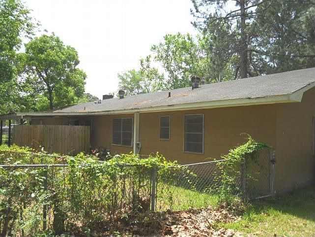 2nd image of 1904 Linda Ln