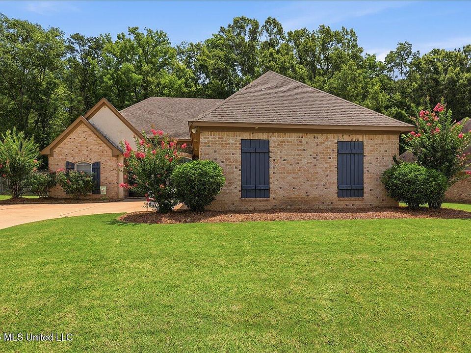 1st image of 200 Belle Oak Dr