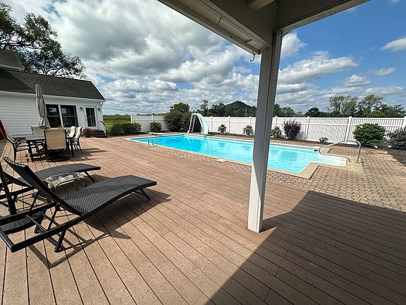 2nd image of 105 Indian Dr