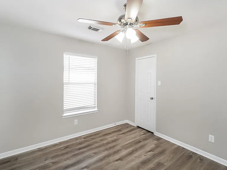 3615 Rolling Springs Ln — Photo 13