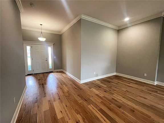 3rd image of 3707 SW Mistletoe Ave