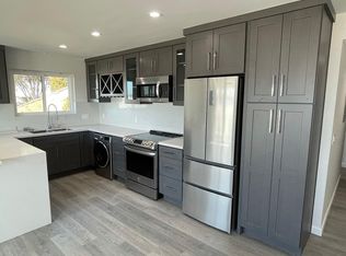 24 S 6th Pl, Long Beach, CA 90802