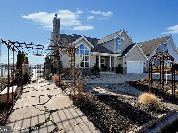 2nd image of 734 Fairview Ln
