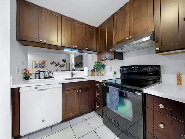 7502 Parkway Dr Unit 210, La Mesa, CA 91942