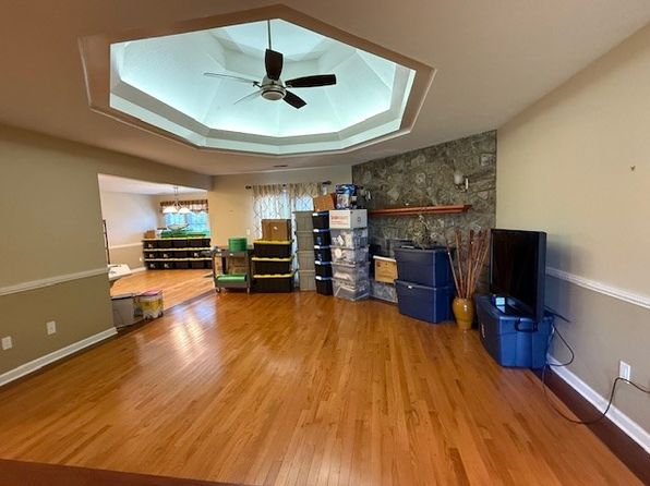 10 Falcon Cir, Beckley, WV 25801