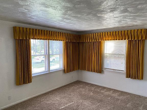 3rd image of 4214 Wegg Ave