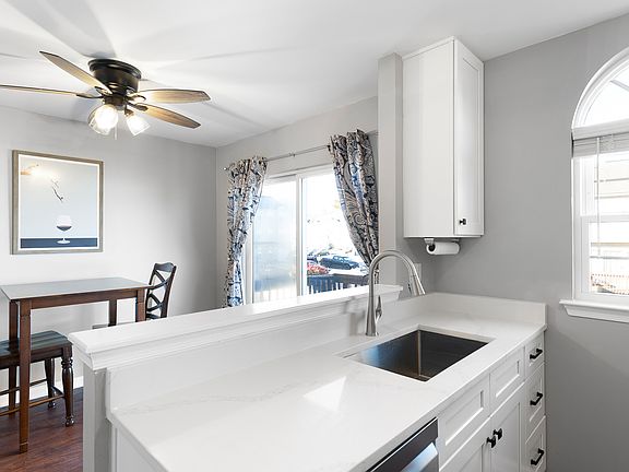 3rd image of 524 Sally Ln