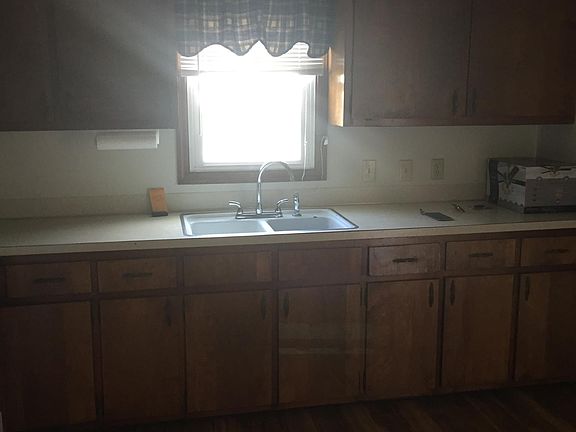 4th image of 924 Baier Ave