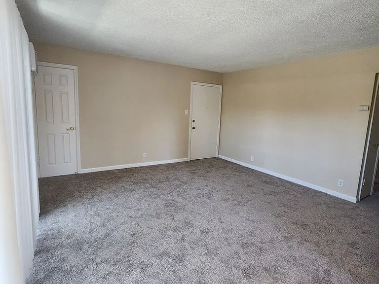 1501 Garcez Dr — Photo 2