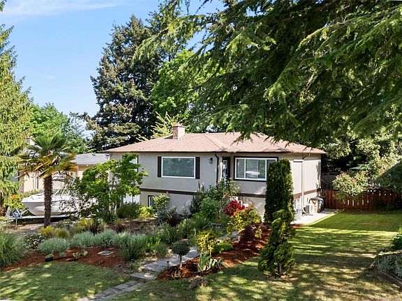 2nd image of 1232 Pearce Cres