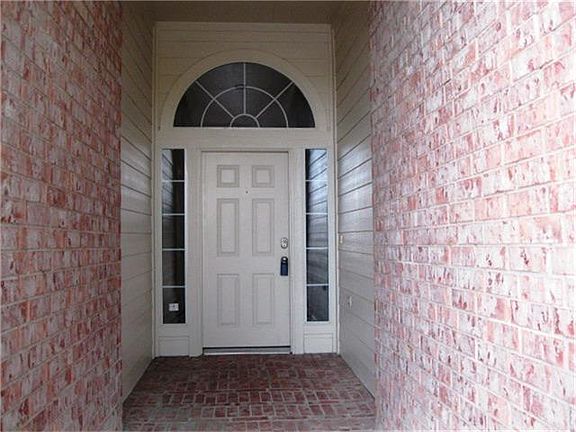 2nd image of 2916 Meridian Bay Ln