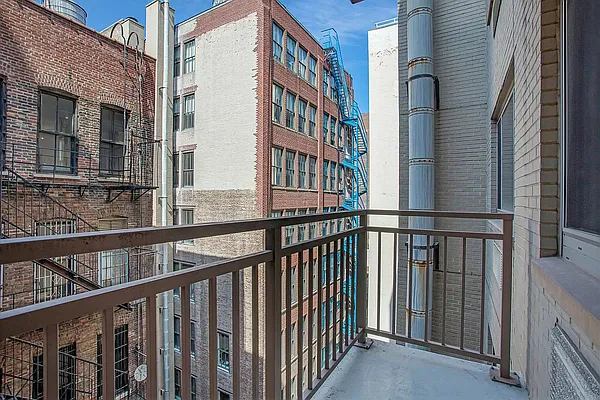 Rented by REAL New York | media 16