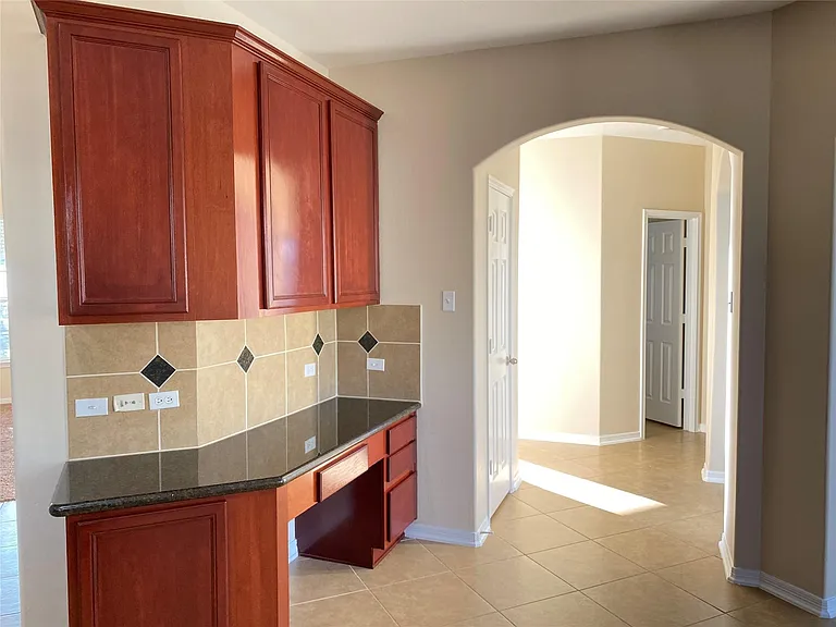 10930 Reston Point Dr — Photo 5