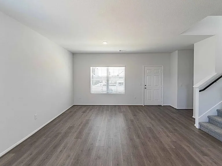 515 Clearlake Dr — Photo 4