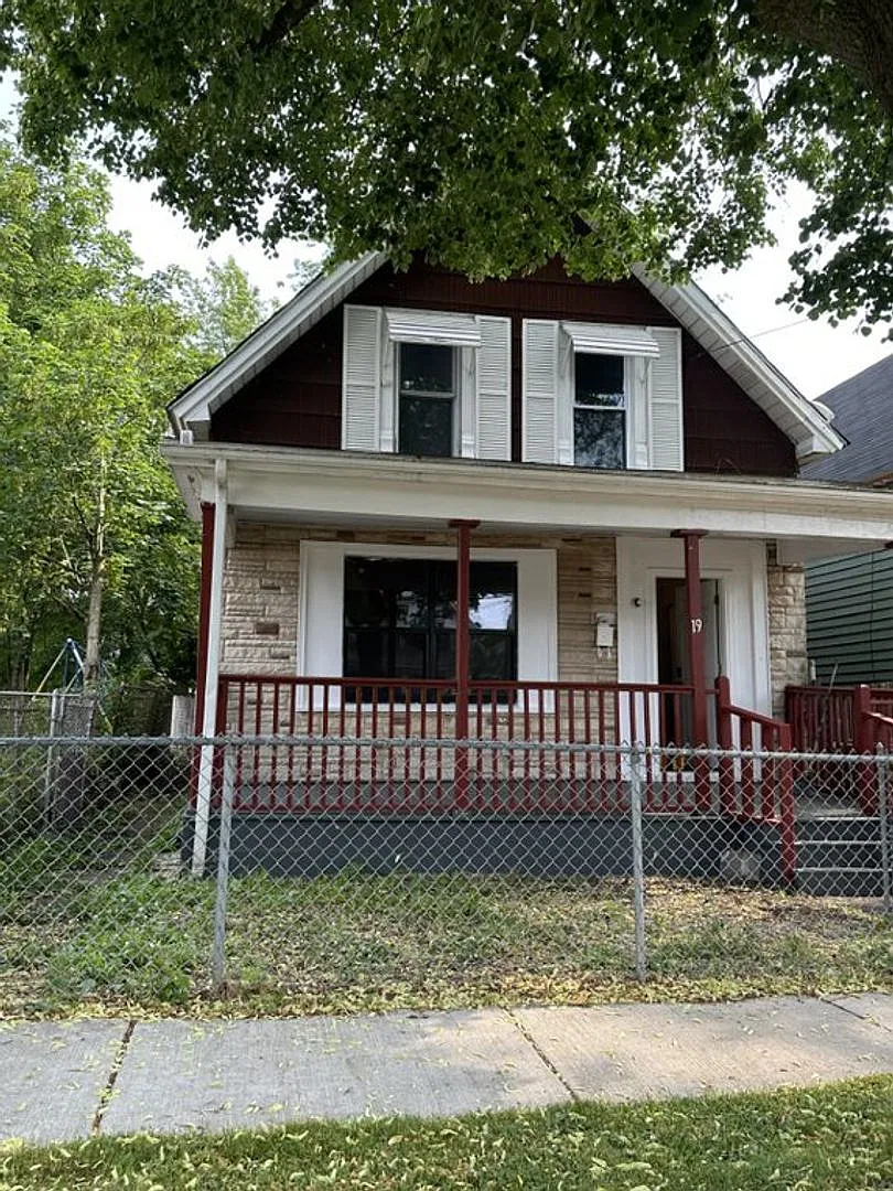Spacious Single Family Home Ready for Rent in Great Neighborhood — Photo 1