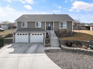 327 Villa Real Dr, Sunnyside, WA 98944