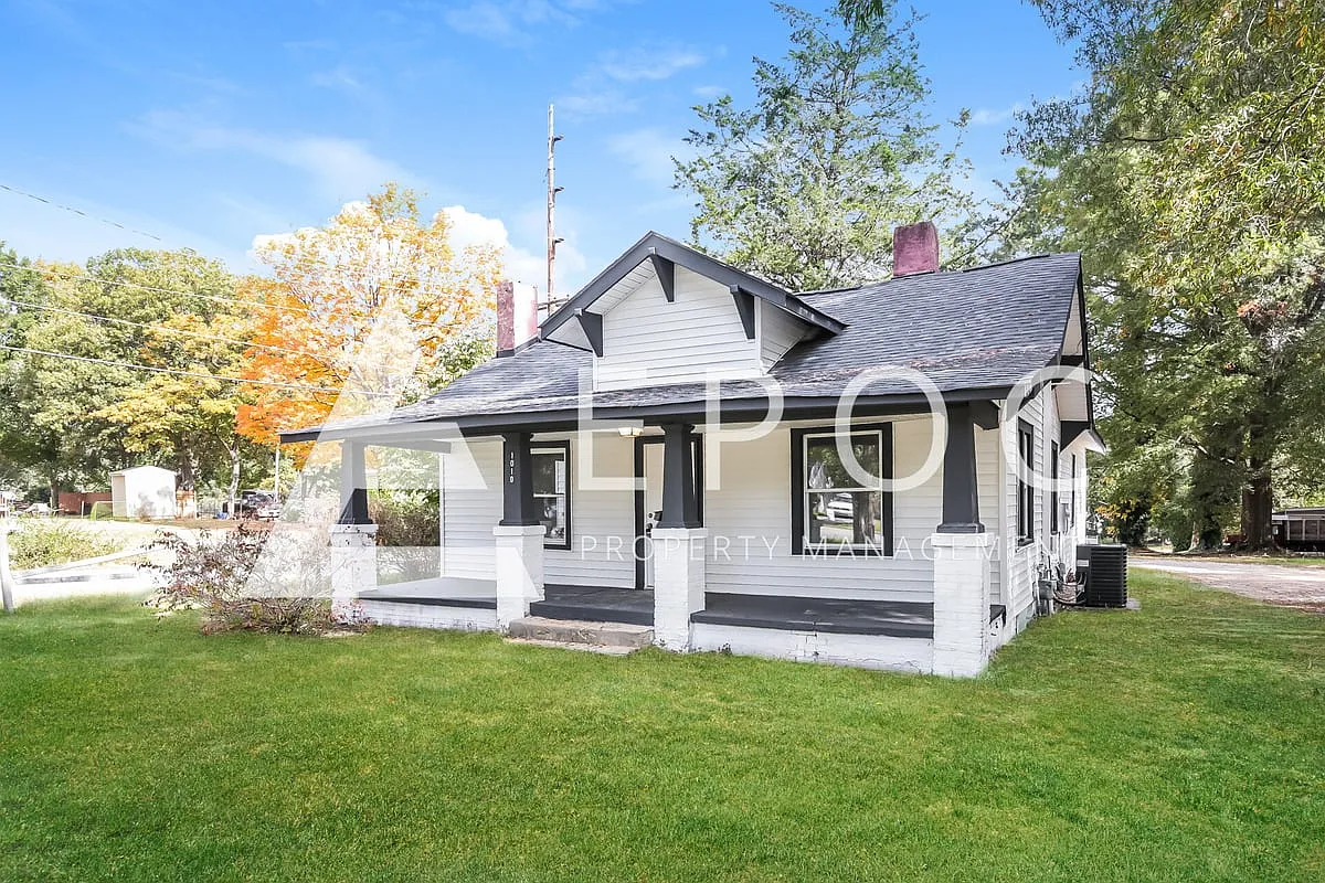 1010 Gordon St — Photo 2