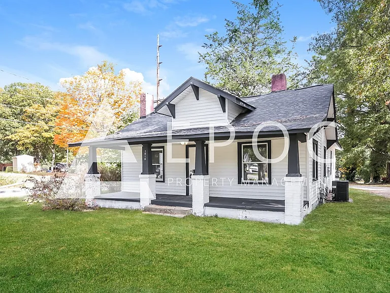 1010 Gordon St — Photo 2