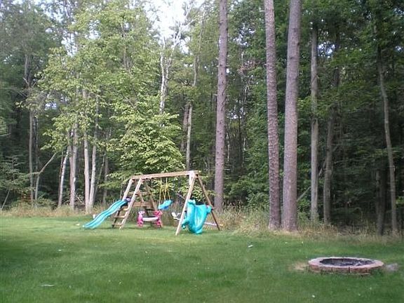 4th image of 9004 Pine Woods Ln