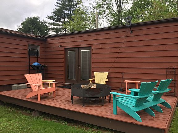 Back deck with fire pit 