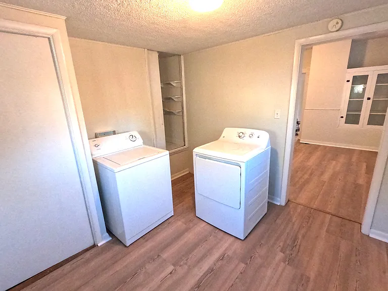 1st fl Laundry