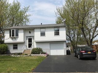 1406 Glidden Cir, Derby, NY 14047