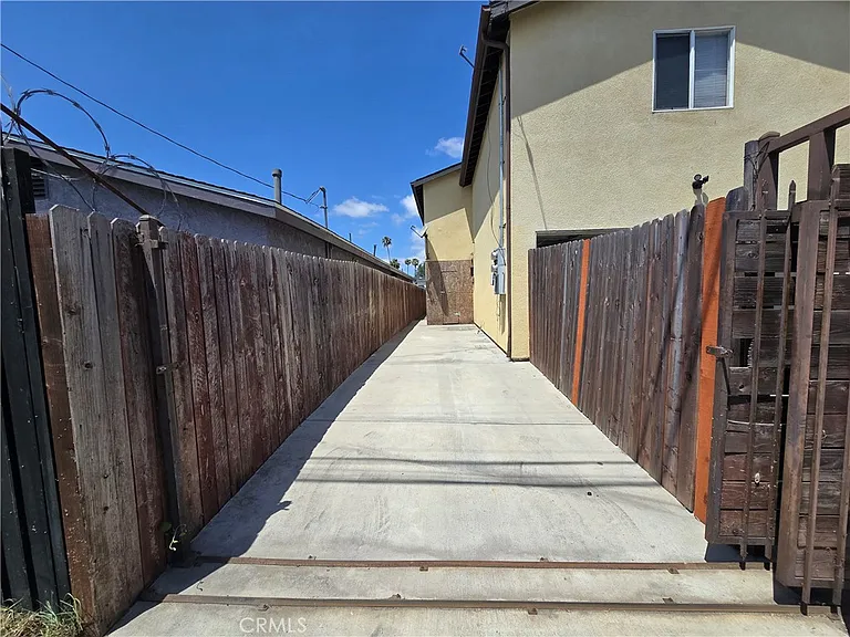 10218 S San Pedro St — Photo 16