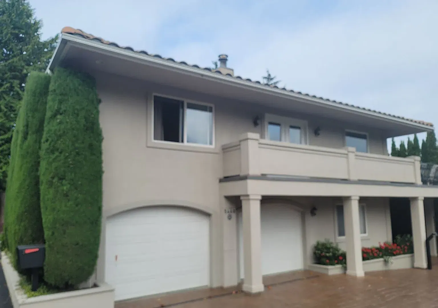 Charming Browns Point Home with Garage & Balcony — Photo 1