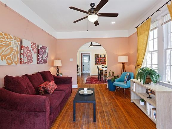 4th image of 2226 Pine St #28