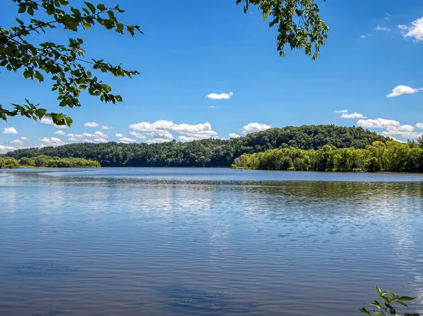 3 Crane Hollow Ct, Portage, WI 53901
