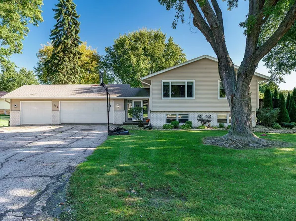 1602 Plaza Dr, Rockford, IL 61108