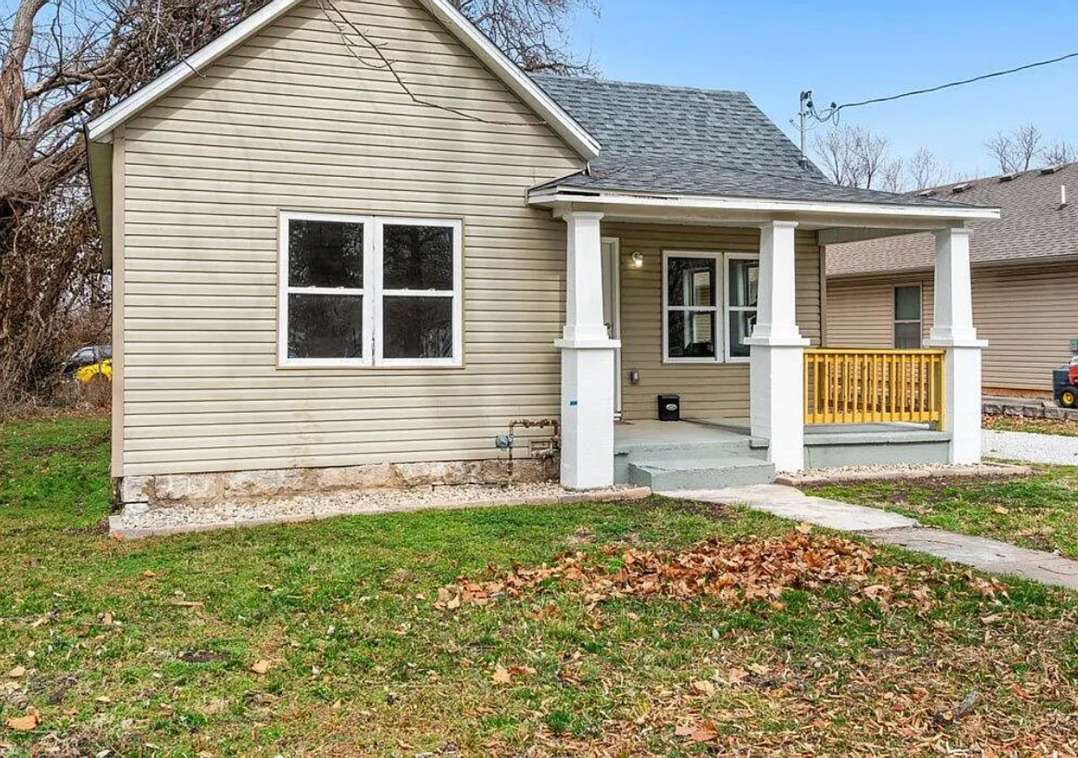 2 bedroom | 1 bathroom | Remodeled | Quiet street | Pets welcome! — Photo 3