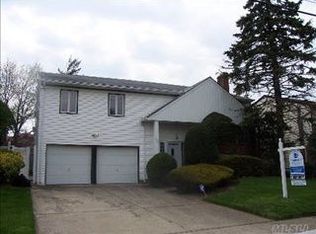 3012 Bond Dr, Merrick, NY 11566