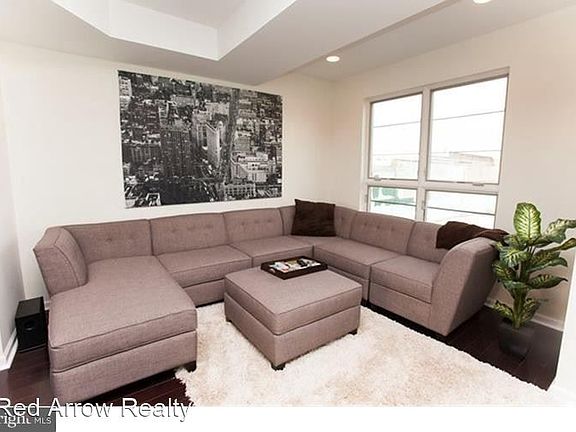 4th image of 1310 N Hope St #4