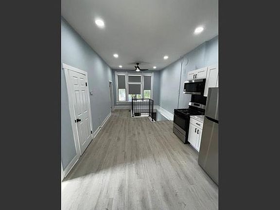 4th image of 914 N California Ave #Ch