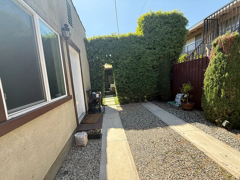 1608 Cedar Ave — Photo 24