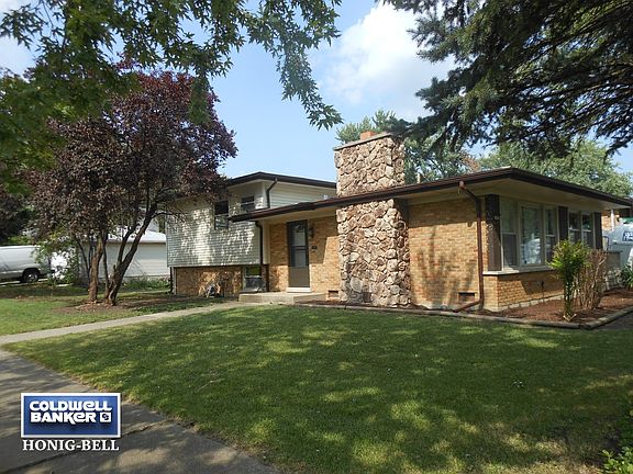 2nd image of 169 W Elmwood Dr