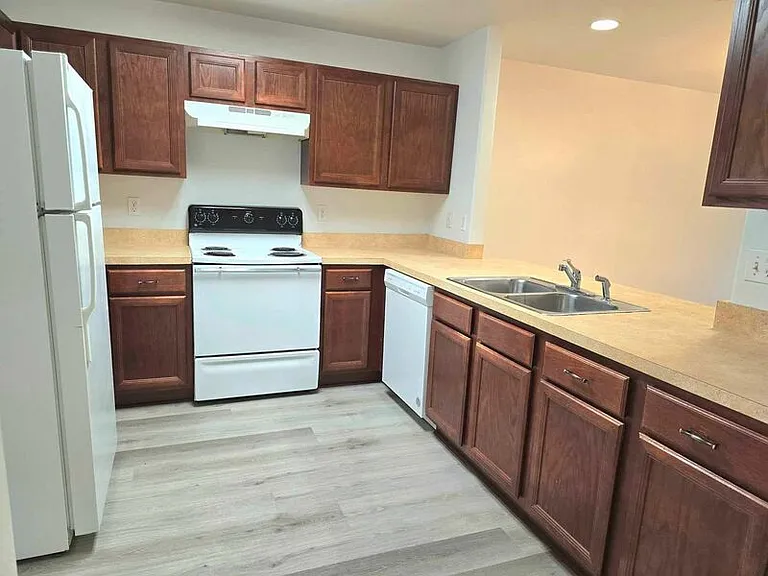 5525 Yale St — Photo 6