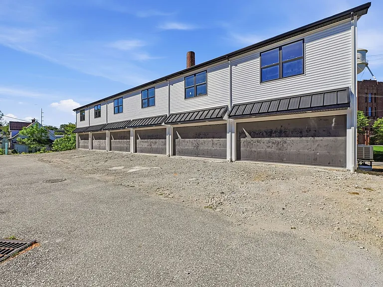 4728 Walworth Ave — Photo 41