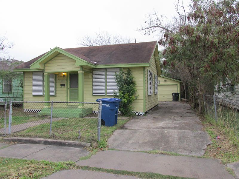 2nd image of 2634 Soledad St