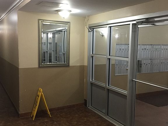 3rd image of 5920 N Kenmore Ave APT 214
