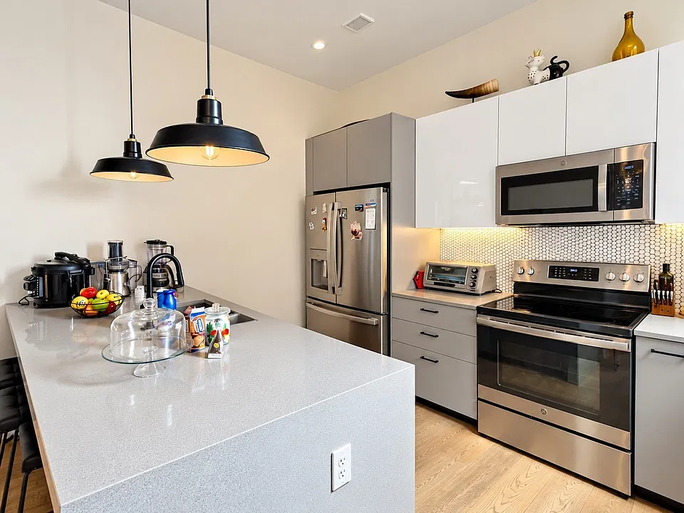 217-221 Essex St #303