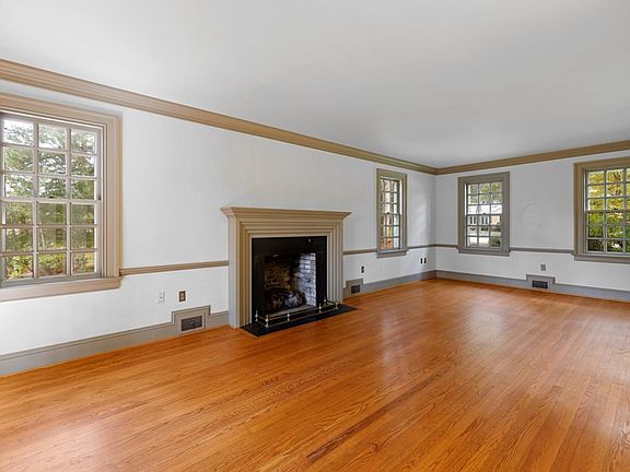 3rd image of 203 Forest Hill Dr