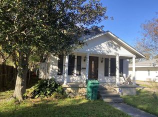 911 7th St, Orange, TX 77630