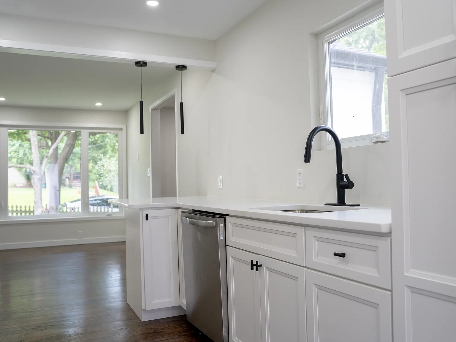 3 bed, 980 sqft, $2,950 — Photo 3