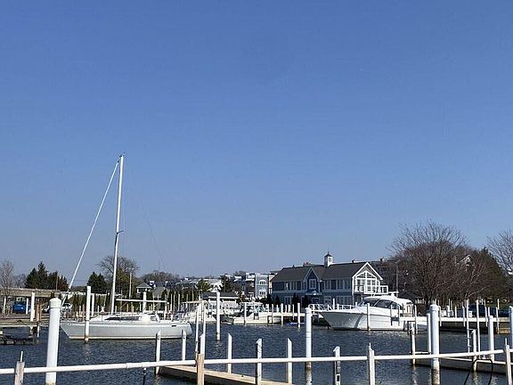 3rd image of 329 Peninsula E