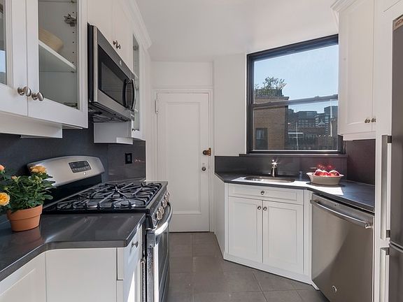 3rd image of 325 E 57th St APT 16C